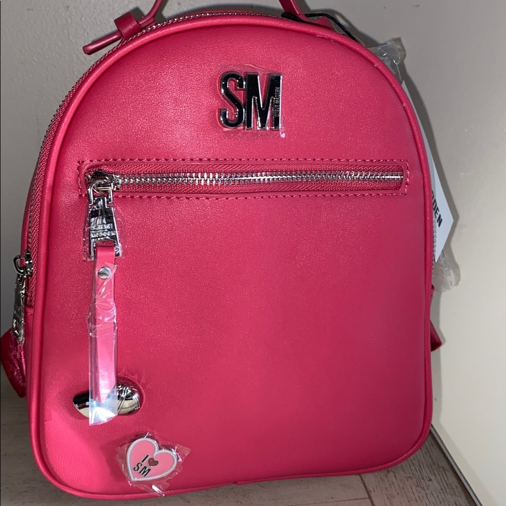 New Steve Madden Mini Backpack 🎒 Carryall, cute Sneaker keychain, salmon pink